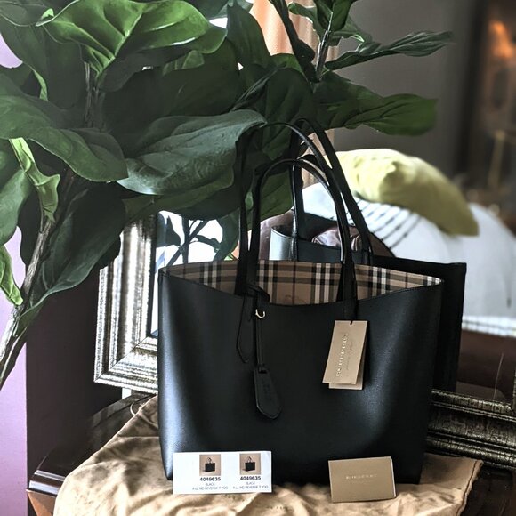 NWT BURBERRY HAYMARKET REVERSIBLE TOTE BAG - Picture 3 of 5